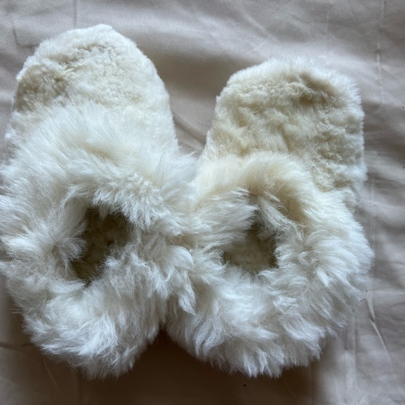 Unisex Real Alpaca fur slippers (different sizes) - Picture 4 of 6
